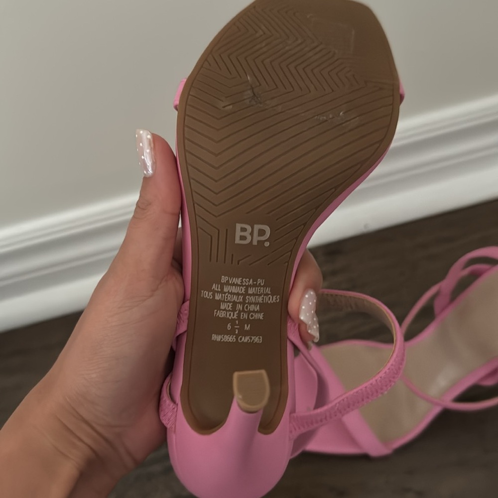 Pink heels - Picture 2 of 3
